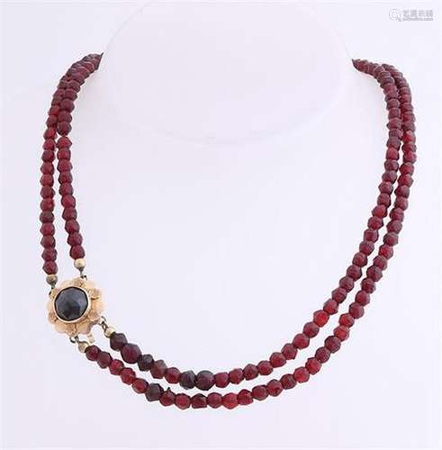 Garnet necklace with gold lock