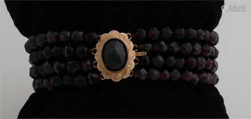 Garnet bracelet with gold lock