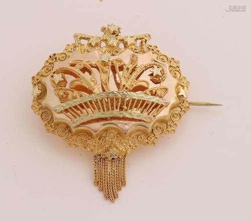 Golden regional brooch oval