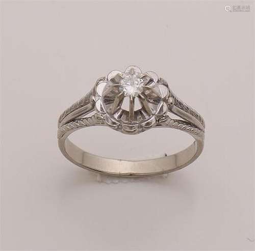 White gold solitaire ring with diamond