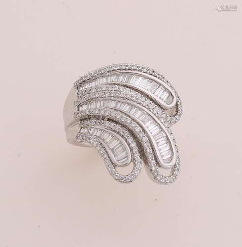 White gold ring with diamond