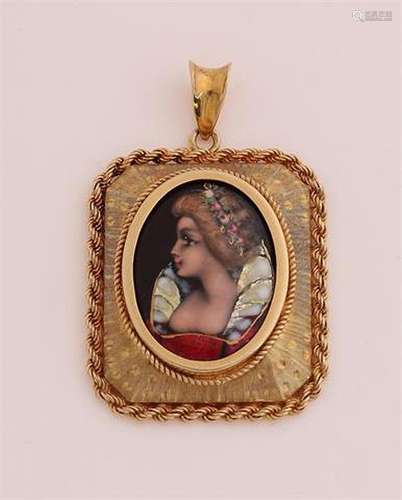 Gold pendant with enamel portrait