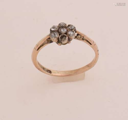 Gold ring with rosette with old diamond