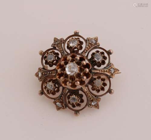 Gold round brooch with diamond