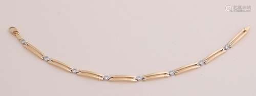 Gold bracelet with zirconia