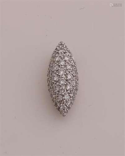 White gold pendant with diamond