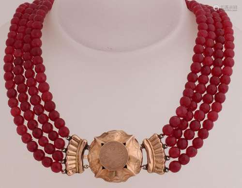 Garnet necklace with gold lock