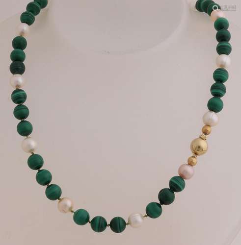 Malachite and pearl necklace with gold lock