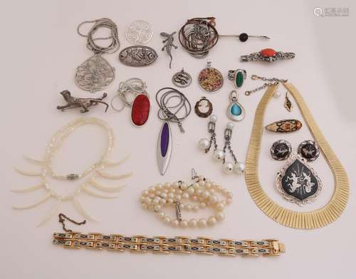 Lot of various jewelry