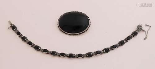 Silver bracelet and brooch with onyx