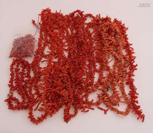 Lot red coral