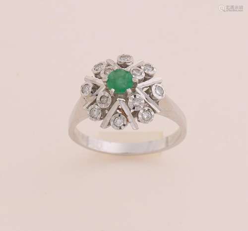 White gold rosette ring with diamond and emerald