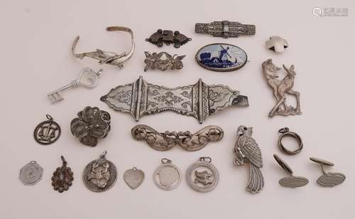 Lot of various jewelry