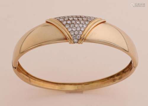 Gold bracelet with diamond