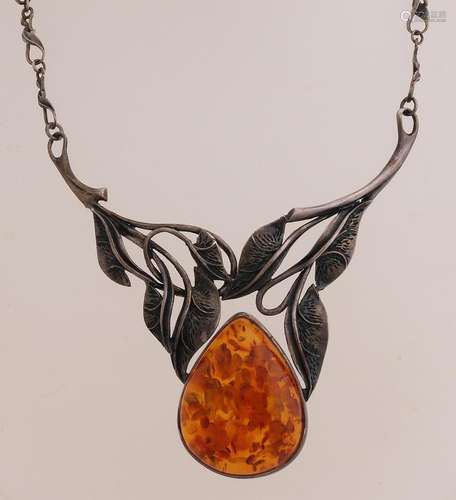 Silver choker with amber