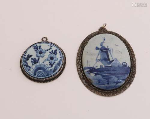 2 Silver pendants with Delft porcelain