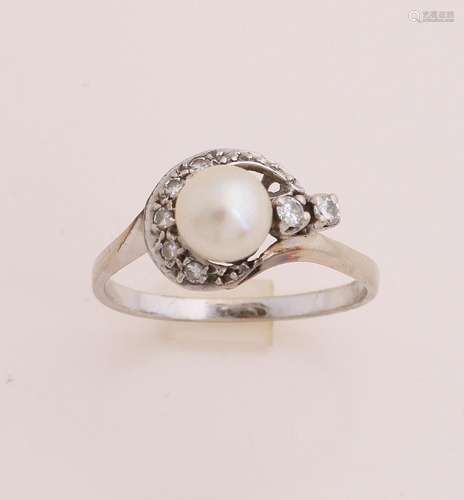 Gold ring with pearl and diamond