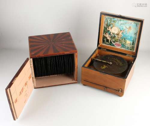 Antique music box + 23 playing records