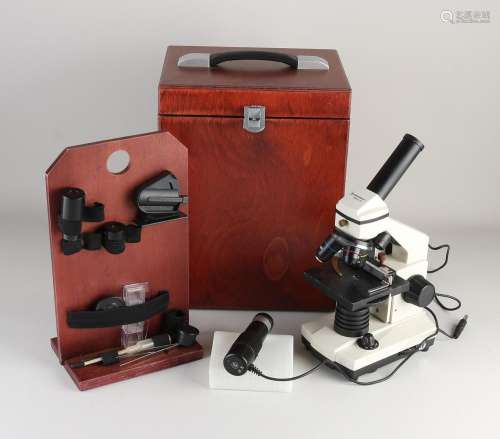Electronic microscope