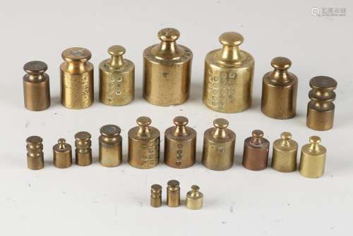 Lot of antique weights (20 x)