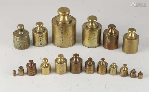 18x Various antique weights