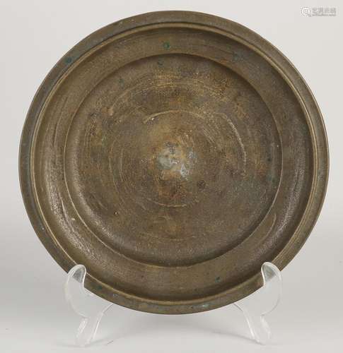 Bronze dish Ø 21.6 cm.