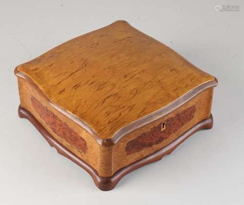 burr nuts lidded box