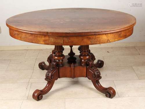 Oval coffee table