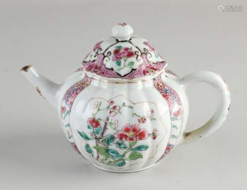 18th century Chinese teapot Ø 9.5 cm.