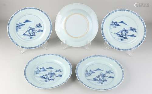 Five 18th century Chinese plates Ø 22.5 cm.