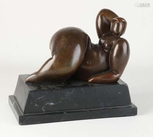 Bronze voluptuous lady