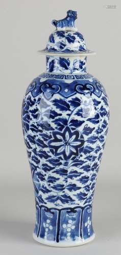 Chinese lidded vase, H 35 cm.