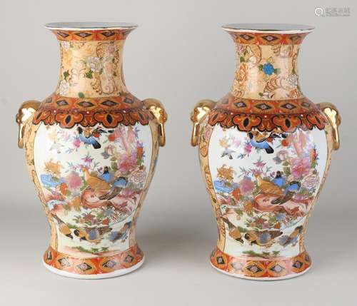 Two Chinese vases, H 36.5 cm.