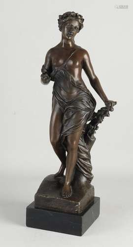 Bronze figure, Greek lady