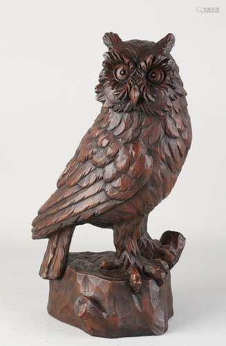 Stabbed statue, Owl