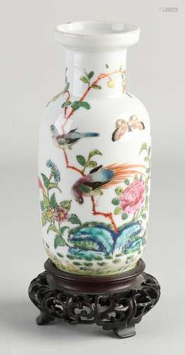 Antique Chinese Family Rose vase, H 14.5 cm.