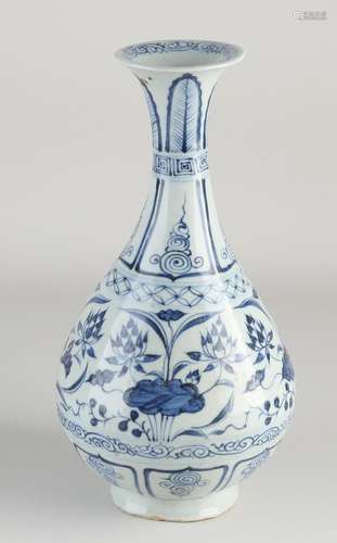 Chinese vase, H 28 cm.