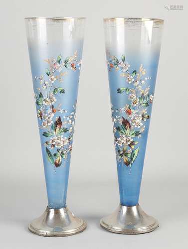 2x Glass vases