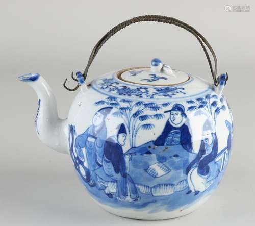 Antique Japanese or Chinese teapot Ø 11 cm.