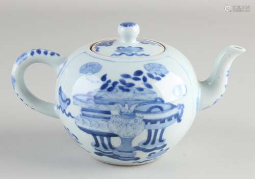 Chinese pot with Kang Xi bottom mark