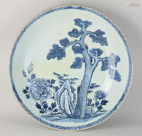 Large 18th century Chinese dish Ø 44 cm.