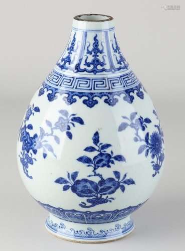 Shortened Chinese vase, H 22 cm.