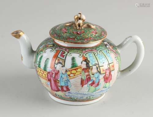 19th century Chinese/Cantonese teapot Ø 9 cm.