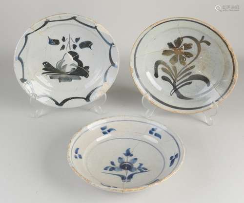 Three 17th century Delft dishes Ø 22-23 cm.