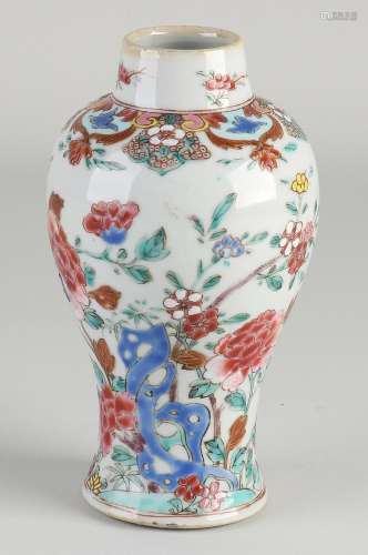 Chinese Family Rose vase, H 14.5 cm.