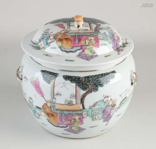 Chinese lidded pot, H 21 cm.