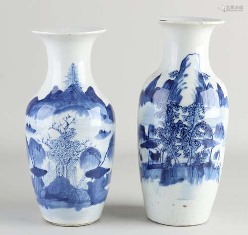 Two Chinese vases, H 23 cm.