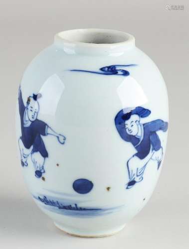 Chinese vase with fools, H 9.2 cm.