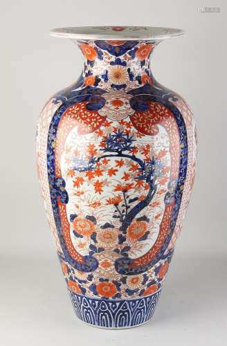Capital Japanese Imari vase, H 63 cm.