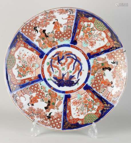 Large Japanese Imari decorative dish Ø 40.5 cm.